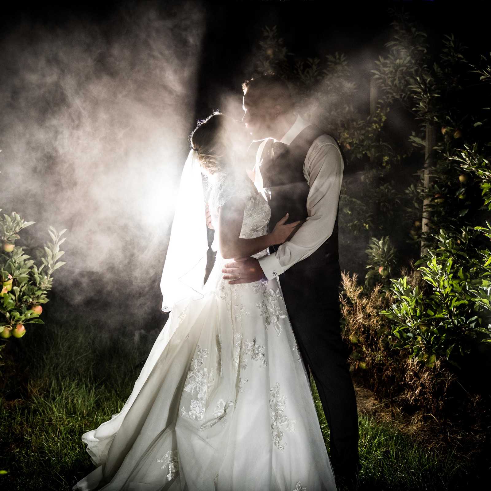 Hochzeitsfotograf Jork Hochzeitsportrait in der Apfelplantage