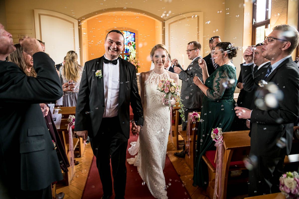 hochzeit kirche auszug
